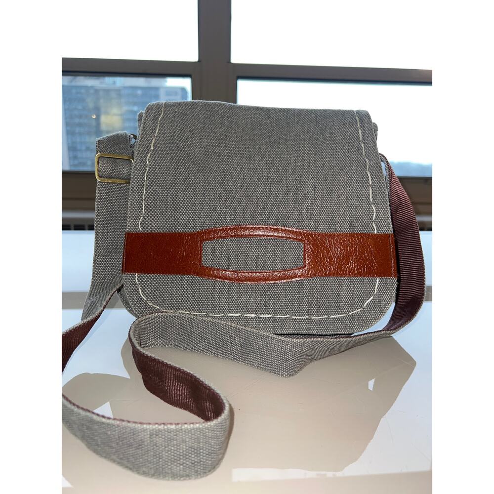 The Village Experience Crossbody bag
100 % cotton